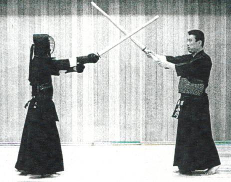 End up (2) 2 Tip 1 The ideal time to execute Suriage motion against an opponent s incoming small Men strike is when he raises his Shinai up, just before he swings down for a strike.