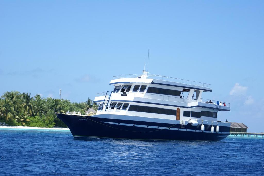 MS STINGRAY Maldives This exceptionally comfortable and spacious liveaboard with its unbeatable value for money attracts divers from all over the world.