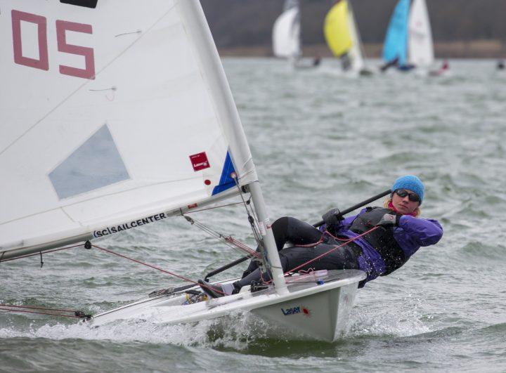 Sailjuice Winter Series 2017/18 ELLIE AND RICHARD BATTLE FOR GLORY On a normal Sunday at the Club, this duo are regularly seen racing a Fireball together, but for the Sailjuice series Ellie Craig