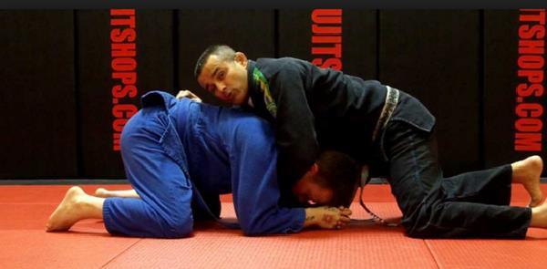 Turtle Turtle is a random position in Brazilian Jiu Jitsu. You can be on your opponent s top or bottom, provided you end the match choking and directly affecting your opponent s respiration.