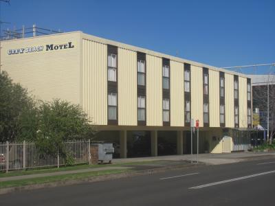 Best Western City Sands Hotel 4 star Distance from venue: 600m Single room 1 person $290 AUS per night Double/twin room 2 people $290 AUS per night with one person sleeping on a sofa bed 2 bedroom 2