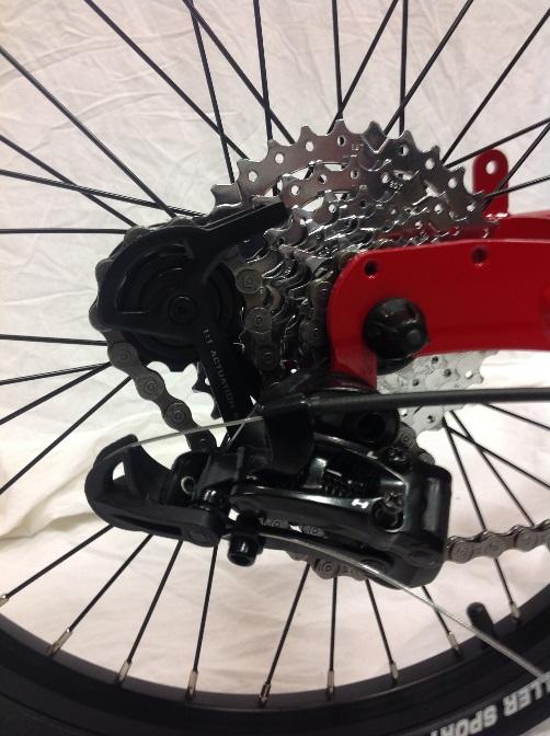 b. The RIGHT side has eight (8) gears and is routed to the rear derailleur. 7. Attaching the FRONT derailleur Put the shift lever in position 1. Place the chain on the smallest chain ring.