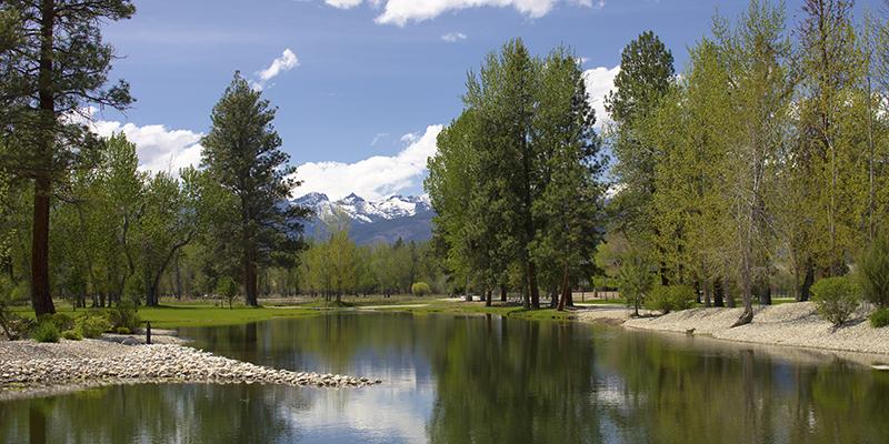 This 181-acre river ranch is situated on the beautiful Bitterroot River in one of Montana s favorite scenic valleys, known for its mild year round climate and incredible scenery.