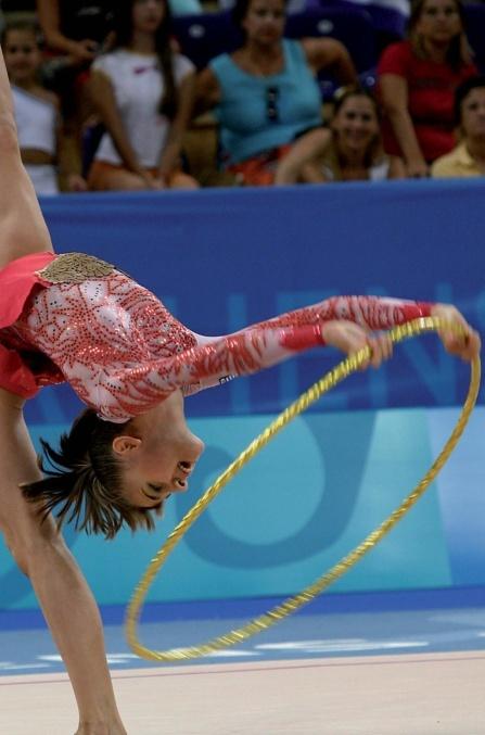It often is made to look like a snake attacking the gymnast, appearing to grab and wrap around the gymnast. Gymnasts use hoops to spin, roll, and walk through.