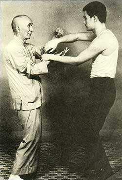 Wing Chun easily disposed of the suitor with the techniques she had learned from Ng Mui.