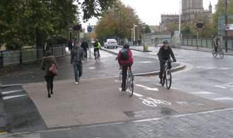 Streets and roads 14 Fig 36 Cycle tracks alongside carriageway Key design requirements: Minimise number of side road crossings Provide for all movements at all junctions Cycle track continuity to