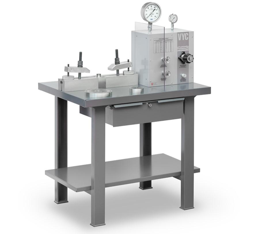 2.- Description and characteristics of the portable test bench VC40-VYC. Fastening method: By two manual flanges.