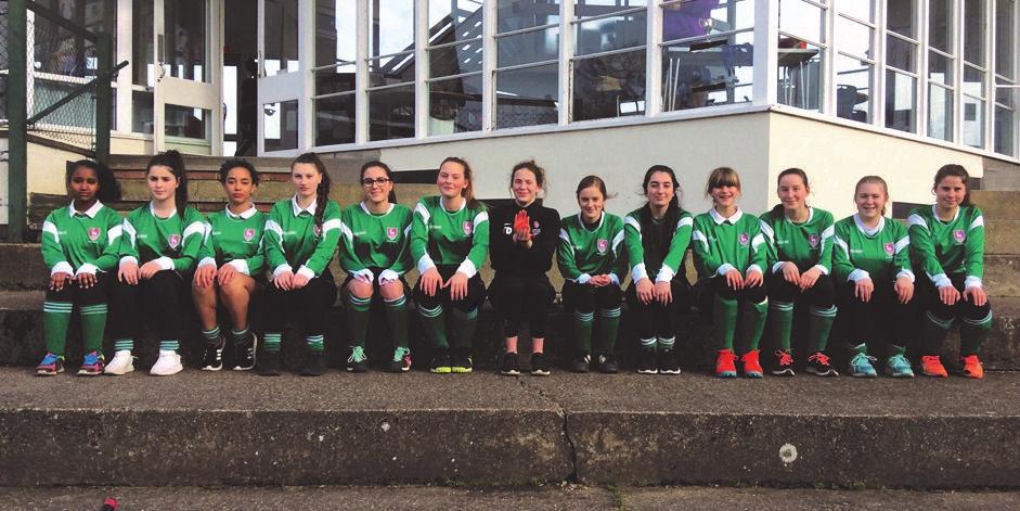 Hockey News Following an unbeaten performance in the county league, the U15 girls hockey team earned themselves a spot in the finals.