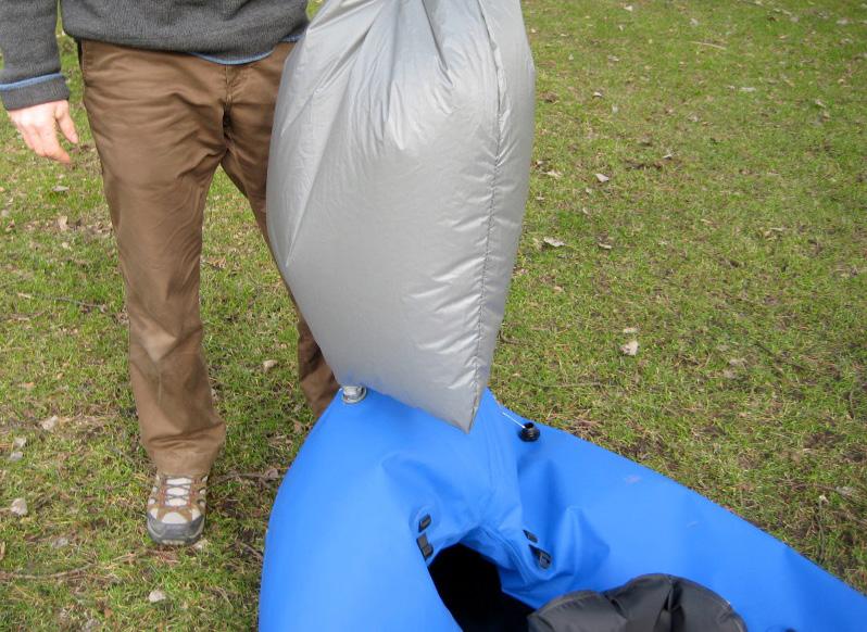 Scoop up air into bag and hold top of bag shut.