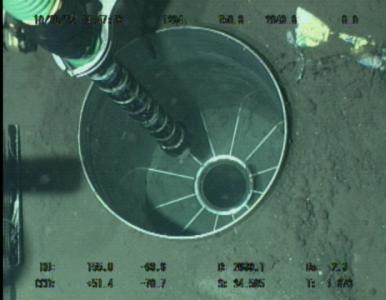 (11) Dive #1204 on 15 October After conditioning the burial hole at observatory E-19, we continue to do same operation