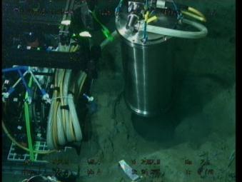 (9) #1226 dive on 5 January Observatory installation and its boot up at the site B-6 has been carried out during the #1226 dive.