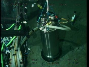 (10) #1227 dive on 6 January Observatory installation and boot up were carried out at the B-8 in the #1227 dive.