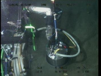 (11) #1228 dive on 7 January Continuously, observatory installation and boot up were carried out at the E-18 candidate in the #1228 dive.