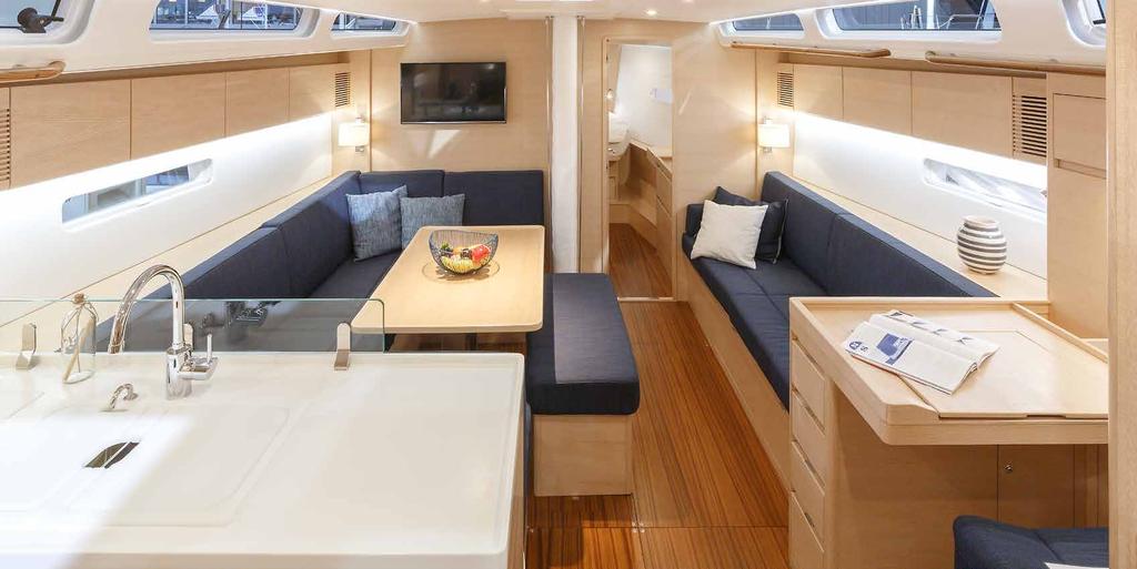 18 X-YACHTS X4 9 INTERIOR 19 Above: The interior photos featured in this brochure show Bleached Oak wood finish and Walnut floorboards with Navy Just Fleckless fabric on the cushions.