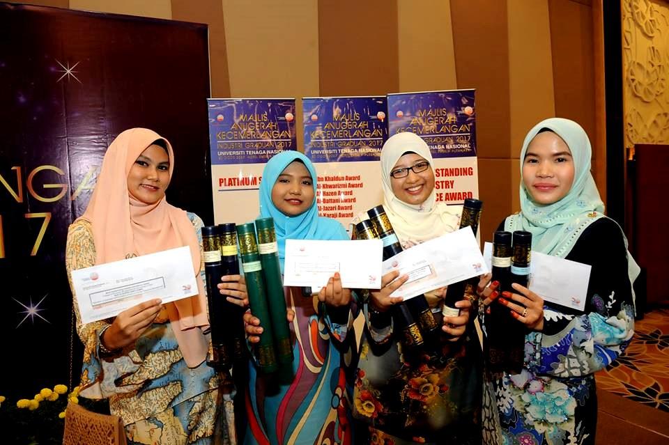 10 OGOS 2017 Putrajaya Majlis Anugerah Kecemerlangan Industri Graduan (AIG) Majlis Anugerah Kecemerlangan Industri Graduan 2017 (AIG2017) telah diadakan di Hotel Everly, Putrajaya.