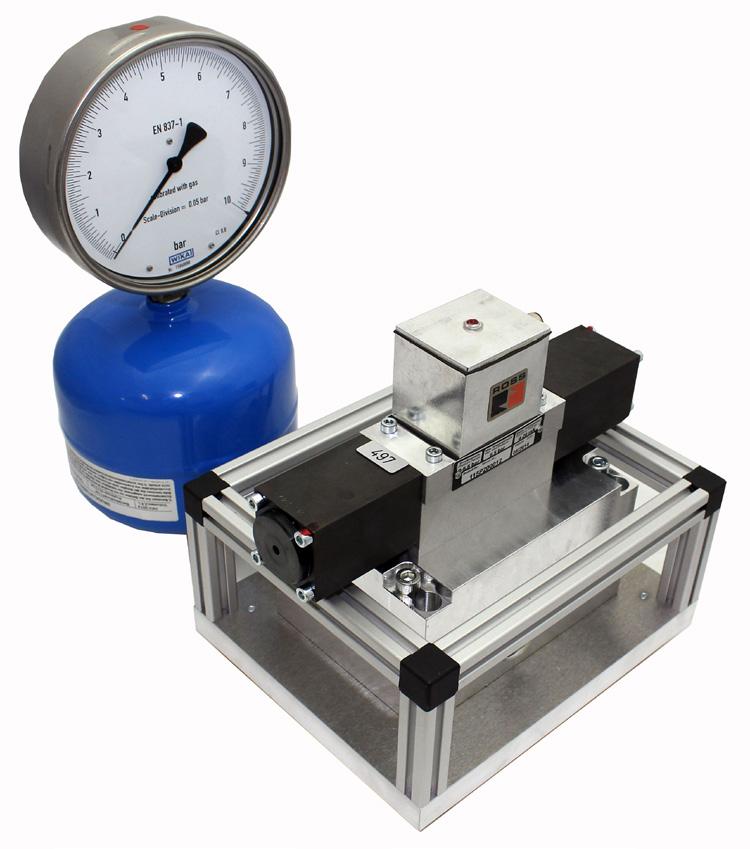 Service Unit for Proportional Valves Technical Description Page 2 04.08.2015 Contents: Page The Touch Screen... 3 General Information... 4 Test Preparation... 5 Indications / Displays.