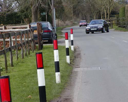 GLADIATOR MARKER POSTS VERGE MARKING BLACK AND WHITE BANDING Galdiator posts Curv-flex posts are designed for high impact areas having excellent flexibility allowing direct tyre and higher speed