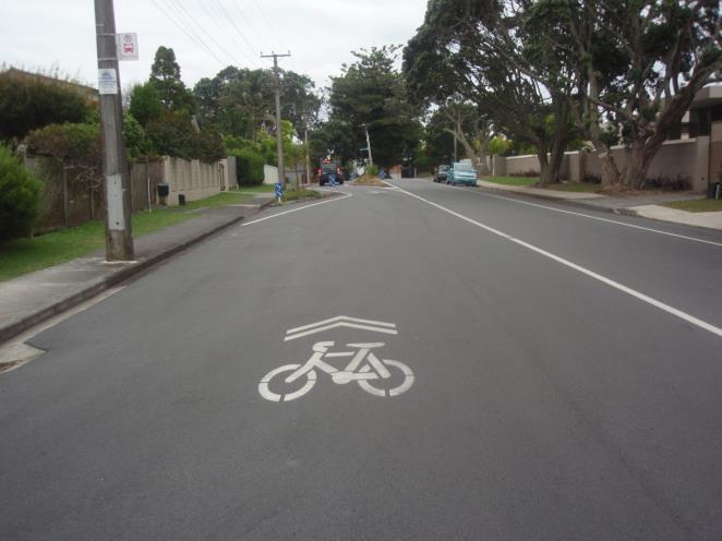 Best Practice Guidance Note 2 International Experience A review of the international use of sharrow markings, specifically referencing the USA and Australia, found that applying sharrow markings