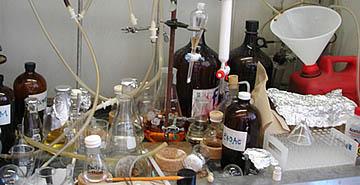 General Lab Tidiness Keep your workplace tidy Clear up waste, deal with washing up and put things away as you finish