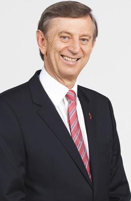 COMMENTATOR FRIDAY NIGHT FOOTBALL, SUNDAY FOOTBALL DENNIS COMETTI Dennis Cometti is widely regarded as the most entertaining AFL commentator in the business.