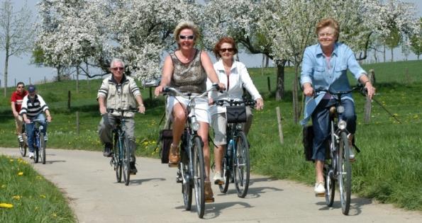 INTRODUCTION Cycling is increasingly popular In the Netherlands, 26% of all journeys occur by bicycle (CROW, ECF) Electric power-assisted bicycle: annual sales (in units) increased with factor of 10