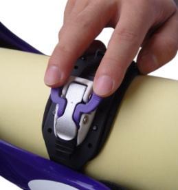 To release or loosen straps press both buttons at the same time and pull the strap out 2.