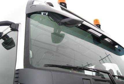 SIDE 7 Police control mirrors and vision In connection with road accidents or regular traffic policing users, objects in the windshields such as monitors, shelves, banners, coffee makers, curtains,