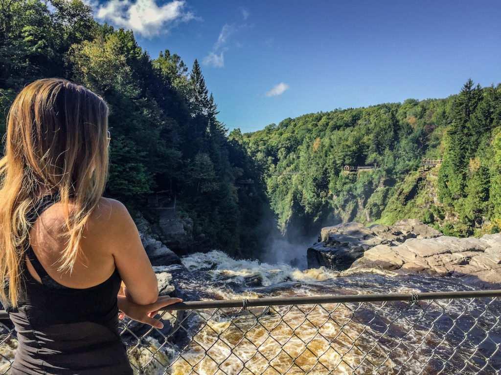 An adventurous afternoon at Quebec s Canyon Sainte-Anne BY TAMARA ELLIOTT SEPTEMBER 19, 2016 As I stared straight down at the lush green canyon and the thunderous waterfall gushing through it, I felt