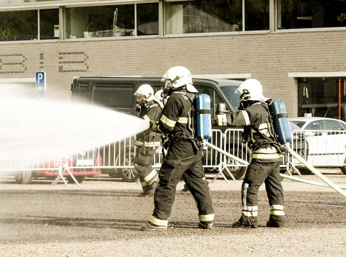 Turning robots into thinking firemen 1 Firefighter training in the early 2000 s Basic firefighter training was limited to 90 hours in the early 2000 s.