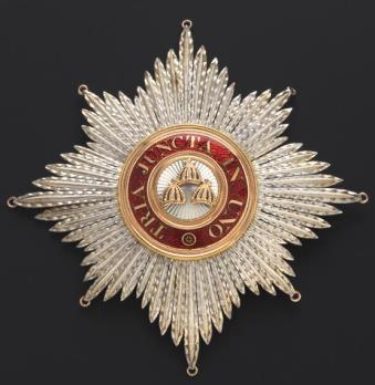 The Civil Star is similar to the military star but does not have the Maltese cross, the green laurel nor the blue enamel.