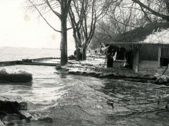 Overland Wave Propagation Unknown. Flooding in Green Bay, WI. 1973. September 4, 2014.