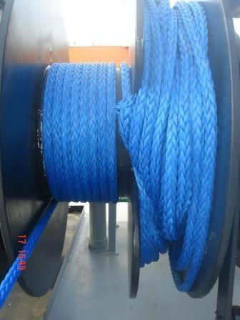 IMPROPER INSTALLATION It is extremely important to install Samson s synthetic mooring lines with the recommended 45-90kgs of back tension.