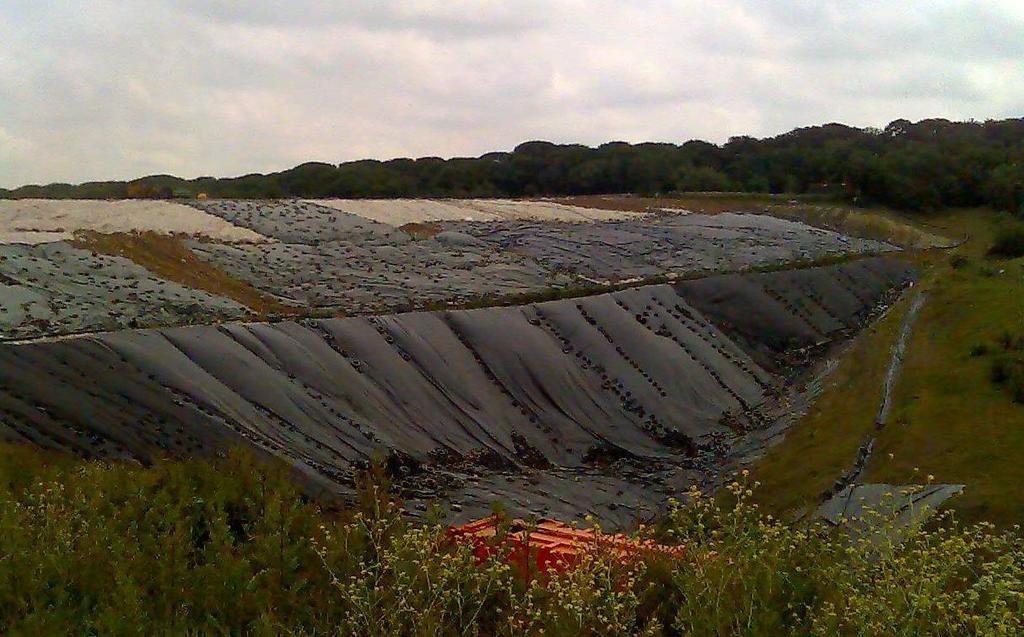 Build Up of Air/Gas under Geomembrane Trapped air / landfill