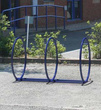 Models Shown: QNSHS05 & QNSHS06 Hoop Cycle Stands Hoop style stands at brilliant prices Ideal for schools and any type of educational establishment Each stand can accommodate one cycle on each side