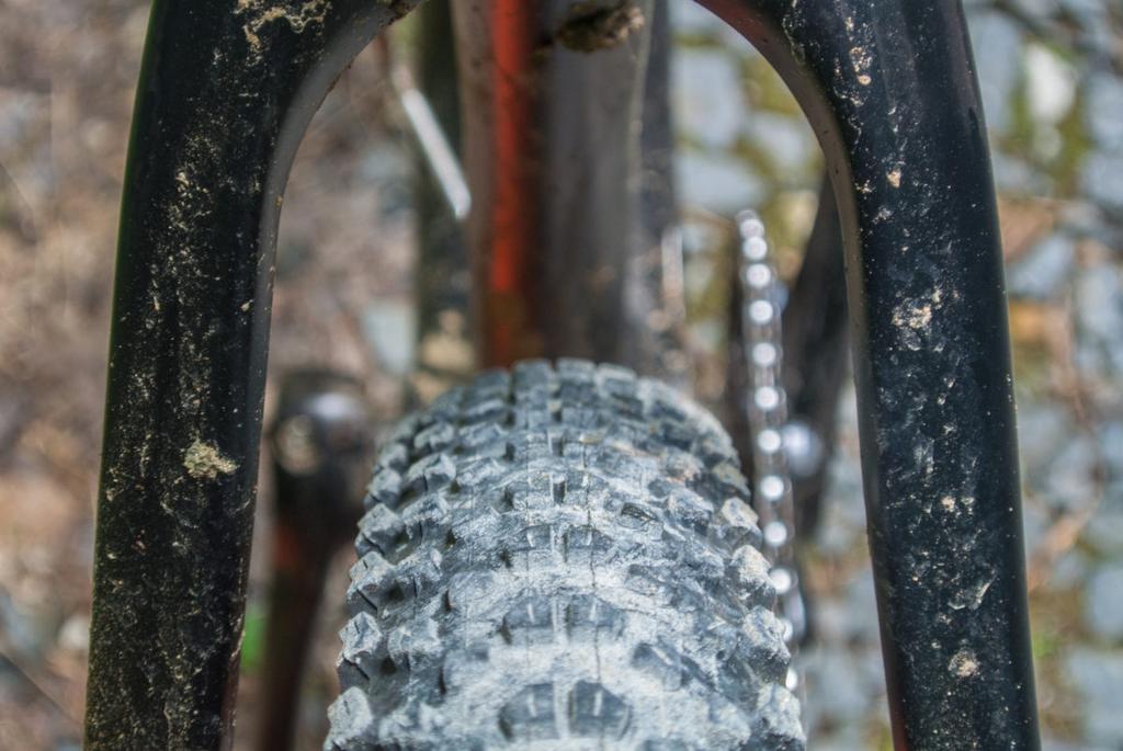 Plenty of tire clearance in the rear triangle (photo: Aaron Chamberlain) While I think the spec is great, I did think the price was a touch on the high side considering the midrange Stan s wheels and
