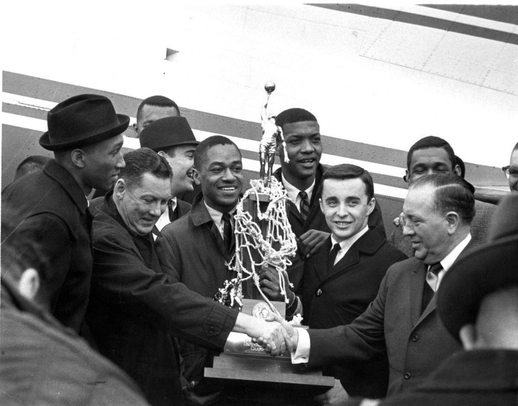 A TRADITION OF EXCELLENCE 60 All-Americans 1963 NCAA Men s Basketball National Champions 9-4 Overall NCAA Tournament record 2-time NIT National Runner Up 6-4 Overall NIT record 24 NBA Draft Picks 3
