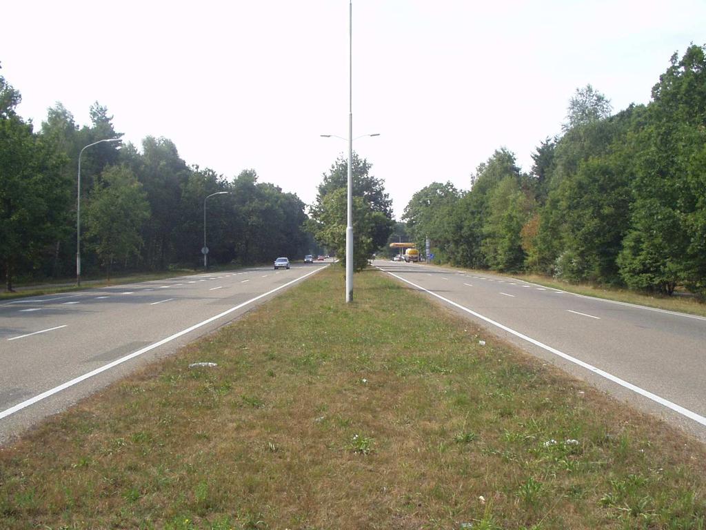 The construction of a motor road or trunk road with a physical carriageway separation is expensive. The Dutch Road Administrations agreed on a phased solution.