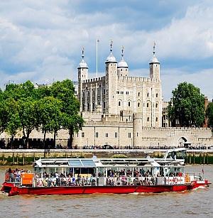 DAY 3 LONDON CITY TOUR We will enjoy an introductory tour of London on our private bus and on foot. We will see St.