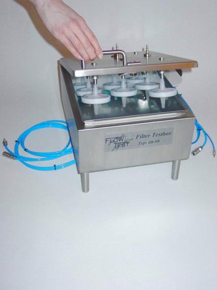 Accessories: The Filter Testbox "itb-08" Up to 8 small disposable filters or capsules can be tested simultaneously in one test run (even injection filters).