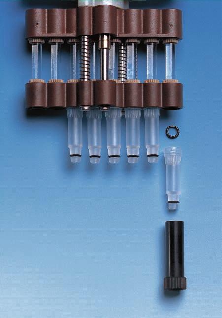 Individual shafts and seals of the multichannel pipette Transferpette S -8/-12 can be easily unscrewed (patented) and can now be easily cleaned or replaced.