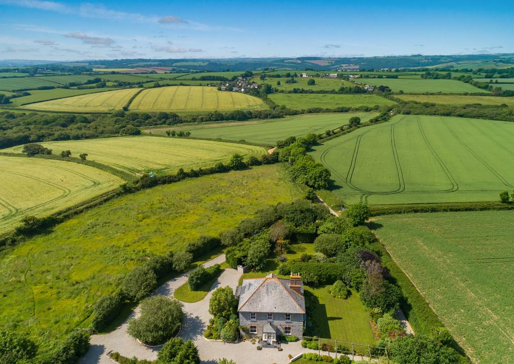 Exceptional farmhouse just moments from one of South Cornwall s most desirable beaches Treluggan Farmhouse Treluggan Ruan Highlanes Roseland Peninsula Truro TR2 5LP 1 mile from Pendower beach