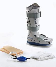The Walker's low rocker sole promotes more natural ambulation for improved mobility while the generous foot base has ample room for dressings without sacrificing comfort.