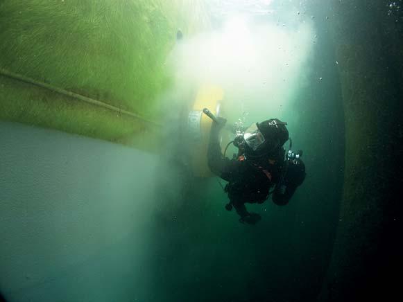 underwater hull and propeller cleaning