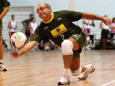 More than 1,000 players turned out at the Brazilian Training Center in Saquarema, Rio de Janeiro, and among them, was the 65-year-old Ary Graça, who took the bronze medal with his friends in the Ama