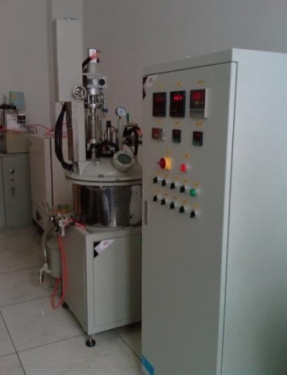 The observation window is used to observe degassing conditions to determine the optimum process parameters.