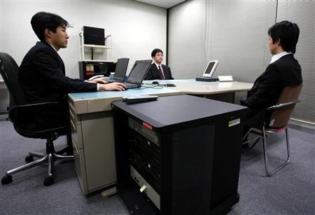 Camera Interrogator Assistant officer Suspect Currently, there is no judicial case in Japan arguing for mandatory recording of entire interrogations, although one court has denied the reliability of