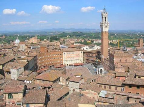 Hotel*** - Siena Total walking time: around 1 hour + sightseeing time. Day 2 The first day walk takes you out of Siena into the hills of the Val d Arbia.