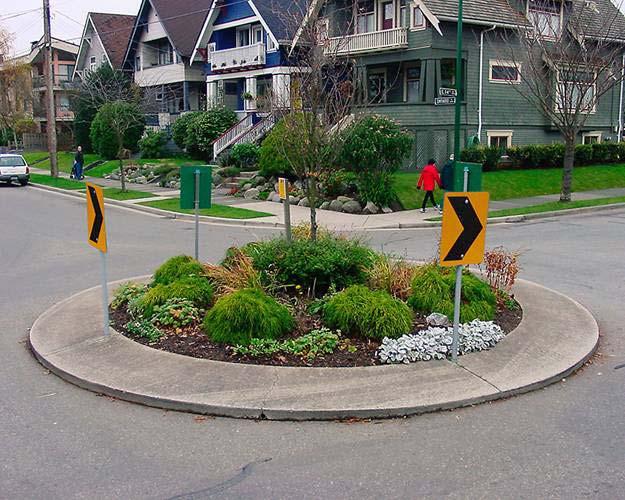 2.0 APPROPRIATE TYPES OF TRAFFIC CALMING MEASURES There are a wide array of traffic calming devices and techniques which are suitable for the District of North Cowichan roads.