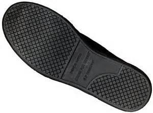 FOOT PROTECTION Depending upon the requirements of the environment and type of work, wear slip-resistant safety shoes or