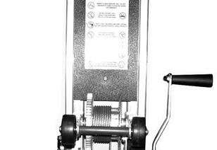 OPERATING PROCEDURE (cont d) When properly installed, the winch handles should be mounted 180 degrees apart, as shown in the picture.